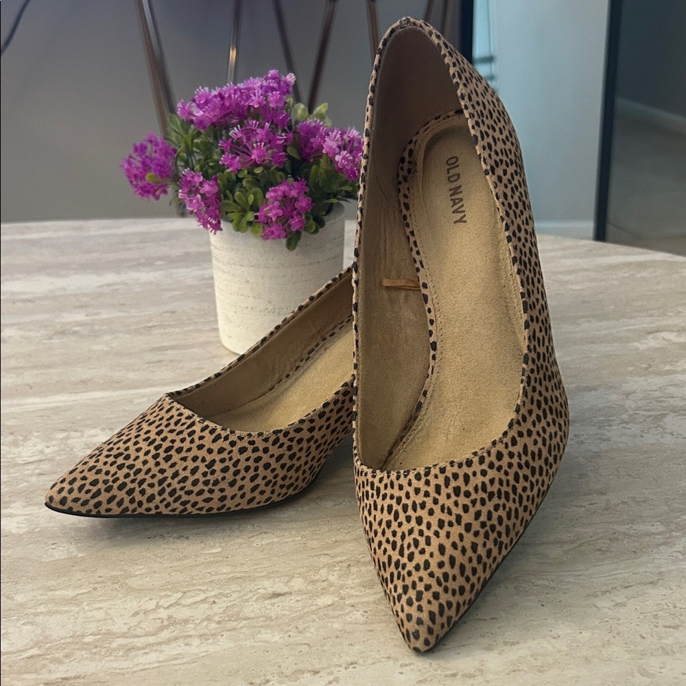Old Navy Women's Tan and Black Heels